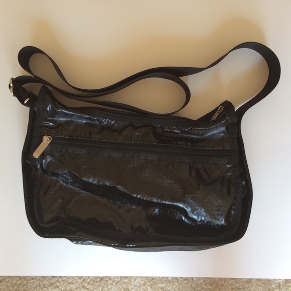 Lesportsac Handbags - LeSportsac Classic Hobo Convertible Shoulder Bag